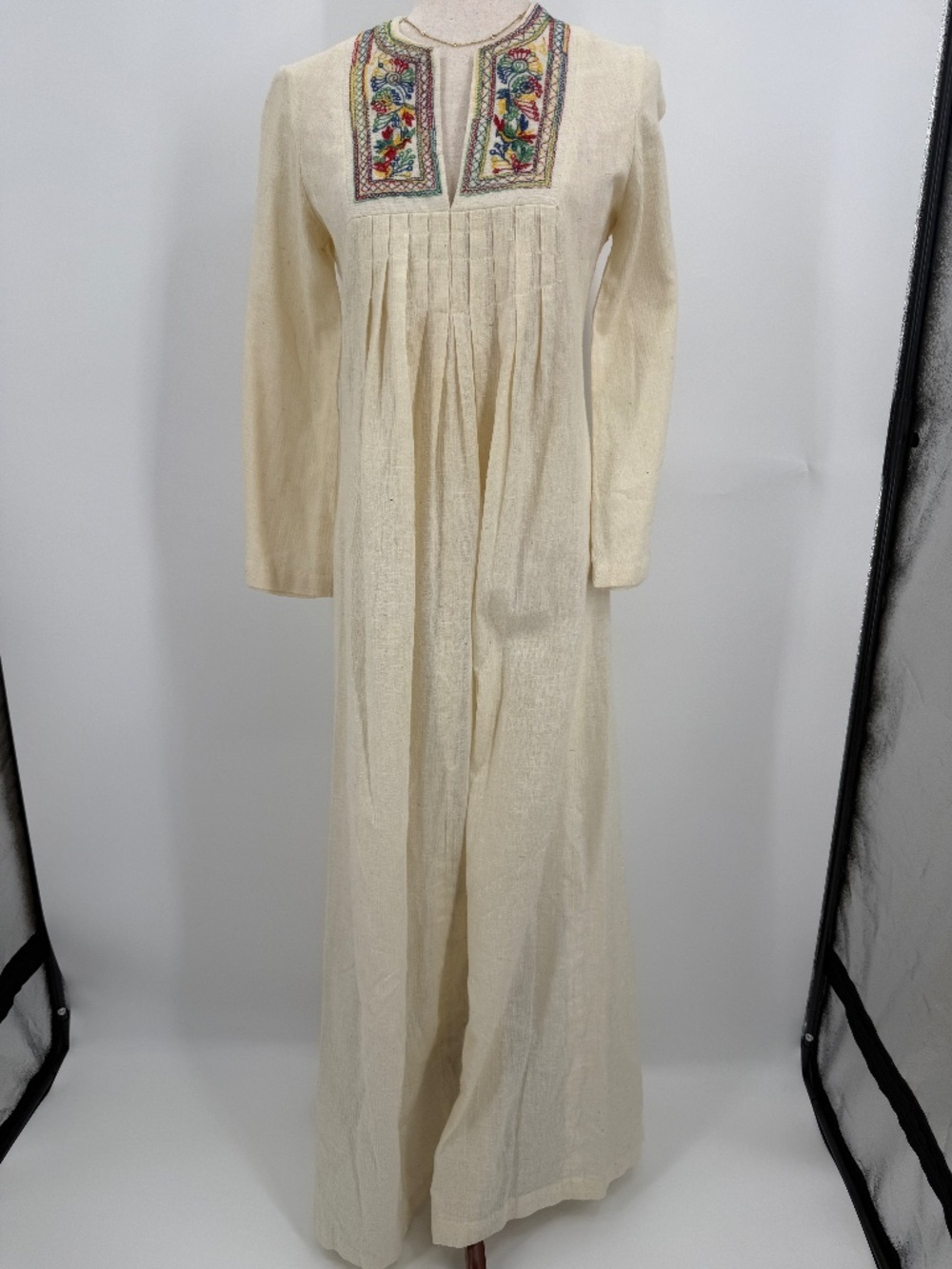Vintage 1970s ILGWU Floral Embroidered Boho Maxi Dress Folk Cream Kaftan Small